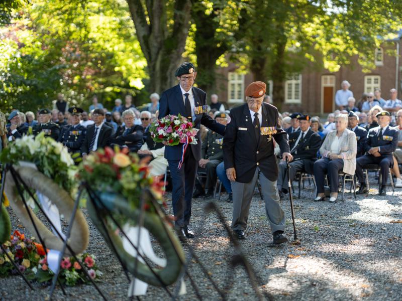 ../public/images/images/fotos/2023/Op Vleugels Der Vrijheid - 24 sept 2023 - 151.jpg